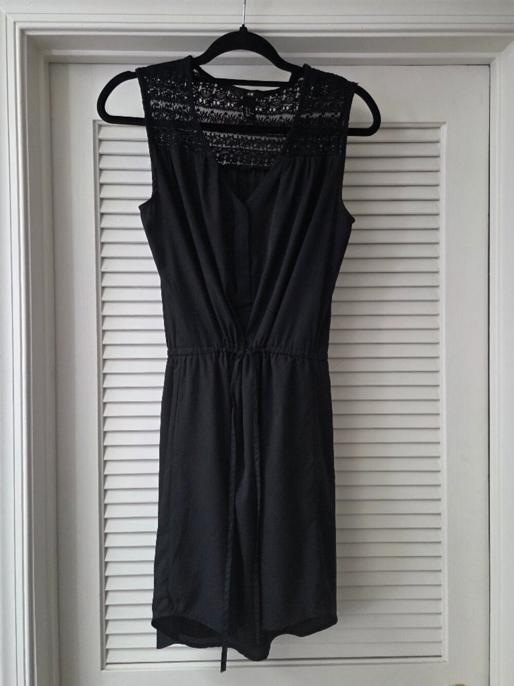 NWOT - H&M Sleeveless Tie waist black dress - size 6